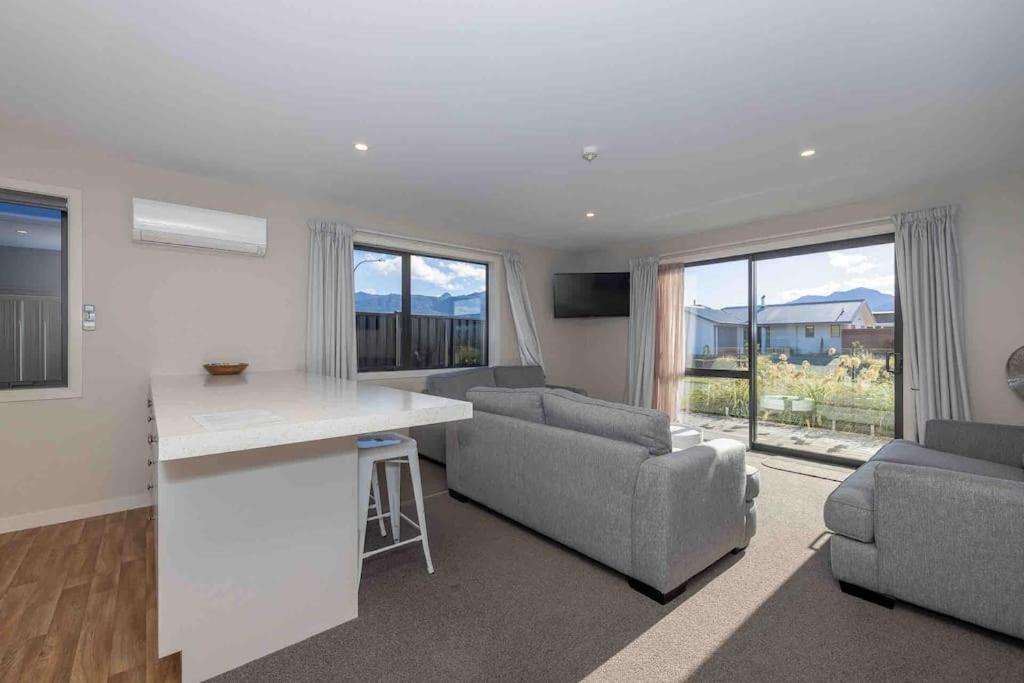 Great Views From New 2 Bedroom Apartment Te Anau Exterior foto