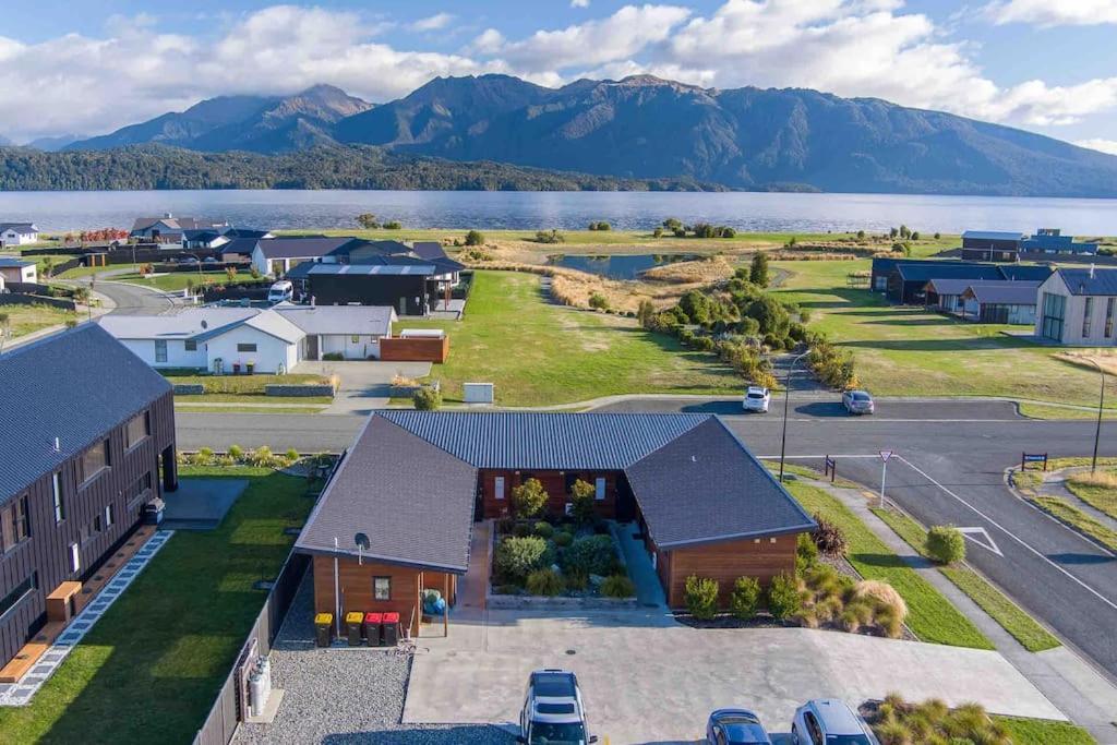 Great Views From New 2 Bedroom Apartment Te Anau Exterior foto